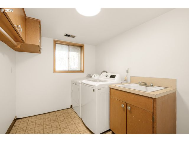 15235 Ne CLACKAMAS St, Portland, OR 97230