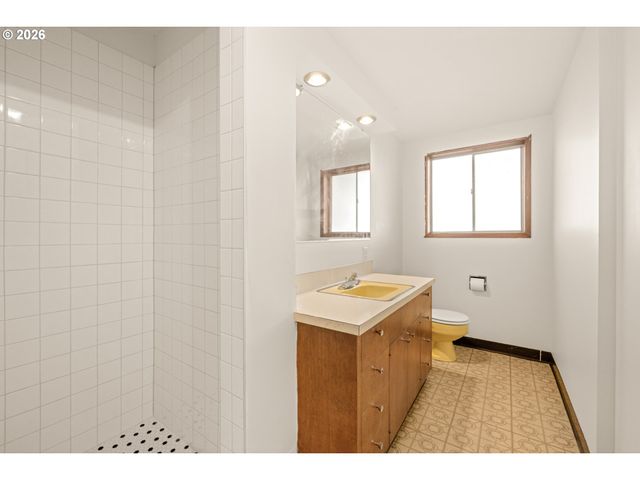 15235 Ne CLACKAMAS St, Portland, OR 97230