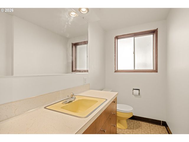 15235 Ne CLACKAMAS St, Portland, OR 97230