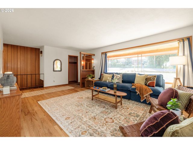 15235 Ne CLACKAMAS St, Portland, OR 97230