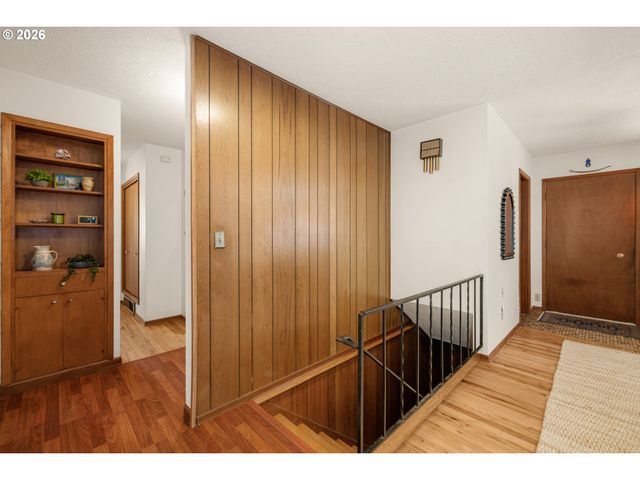 15235 Ne CLACKAMAS St, Portland, OR 97230