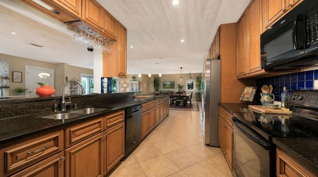 836 MAGELLAN DRIVE, Sarasota, FL 34243