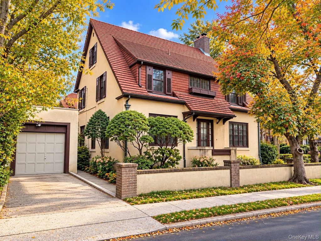 2 Ivy Close, Forest Hills, NY 11375 — exterior