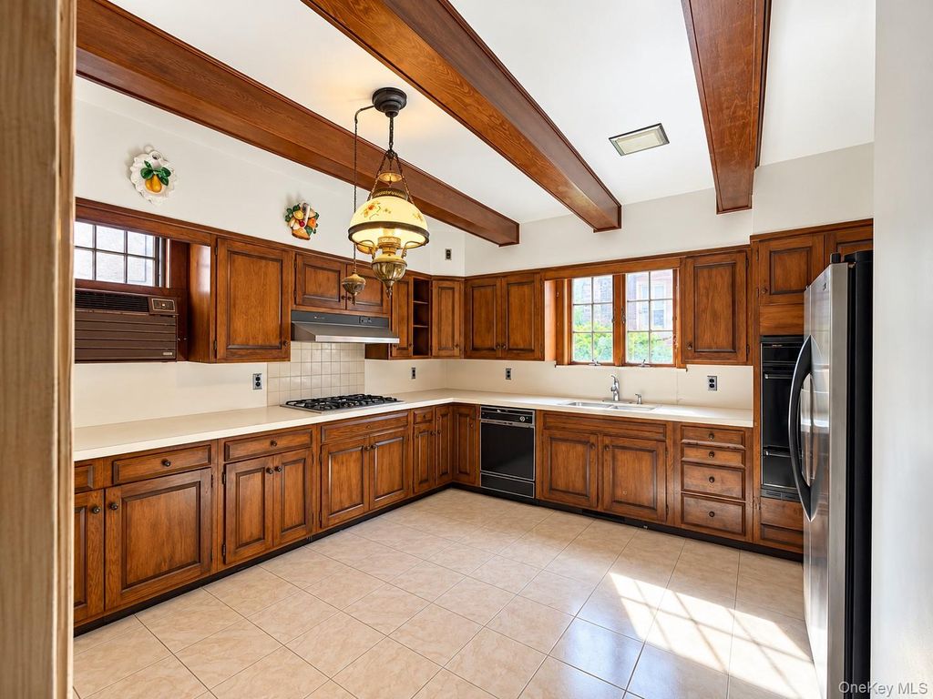 2 Ivy Close, Forest Hills, NY 11375 — photo 5