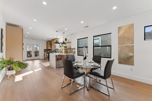 975 55 St, Oakland, CA 94608