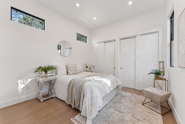 975 55 St, Oakland, CA 94608