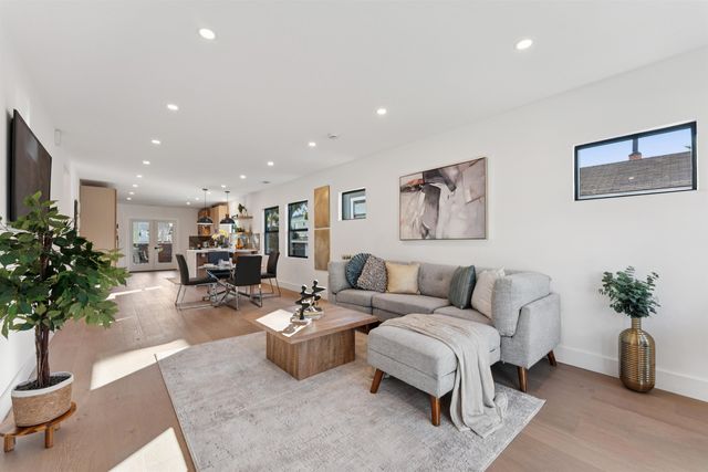 975 55 St, Oakland, CA 94608