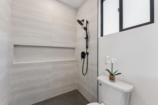 975 55 St, Oakland, CA 94608