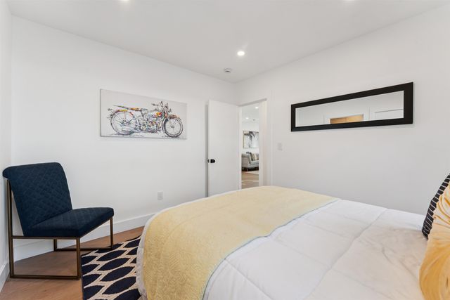 975 55 St, Oakland, CA 94608