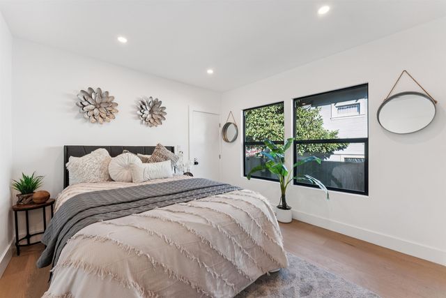 975 55 St, Oakland, CA 94608