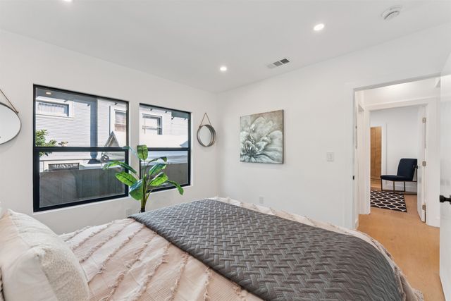 975 55 St, Oakland, CA 94608