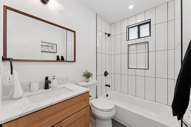 975 55 St, Oakland, CA 94608