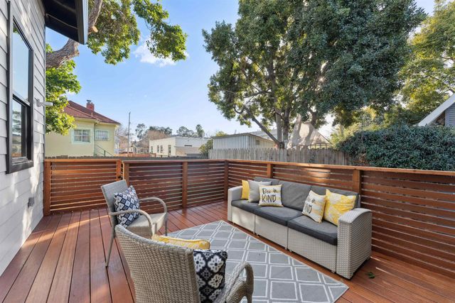 975 55 St, Oakland, CA 94608