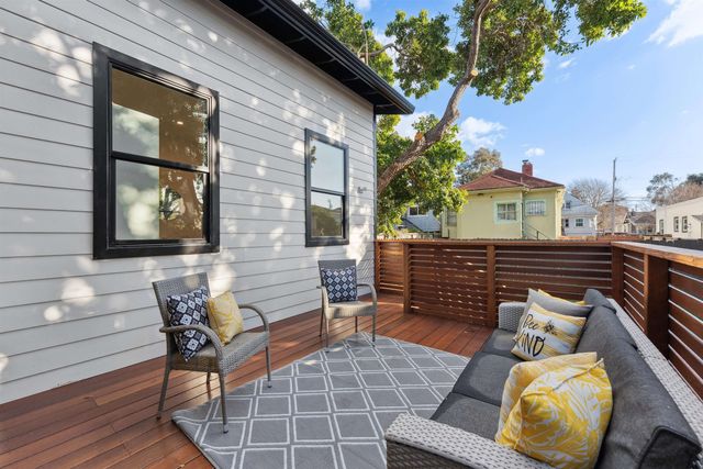 975 55 St, Oakland, CA 94608