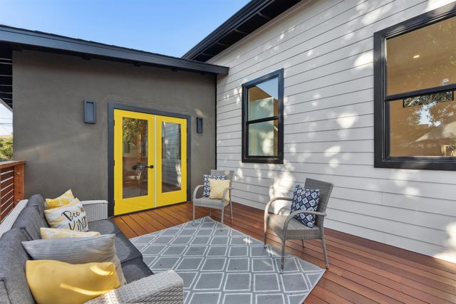 975 55 St, Oakland, CA 94608