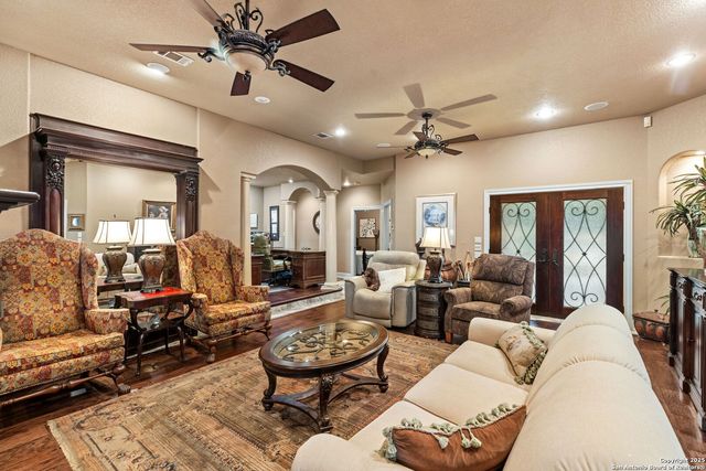 948 Cougar, Canyon Lake, TX 78133