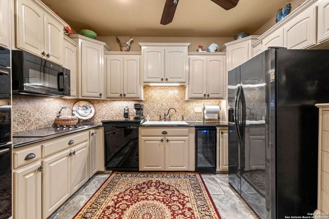 948 Cougar, Canyon Lake, TX 78133