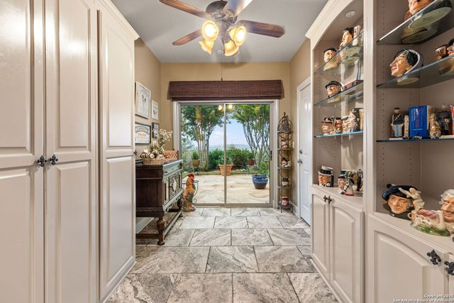 948 Cougar, Canyon Lake, TX 78133