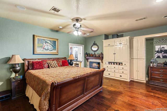 948 Cougar, Canyon Lake, TX 78133