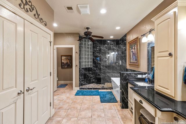 948 Cougar, Canyon Lake, TX 78133