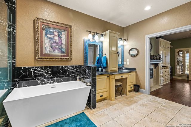 948 Cougar, Canyon Lake, TX 78133
