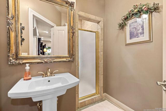 948 Cougar, Canyon Lake, TX 78133