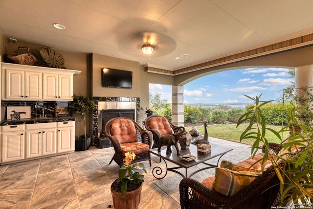 948 Cougar, Canyon Lake, TX 78133