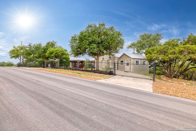 948 Cougar, Canyon Lake, TX 78133