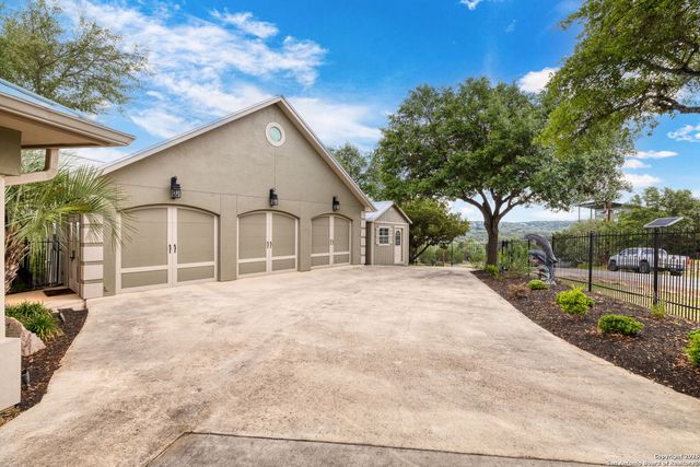 948 Cougar, Canyon Lake, TX 78133