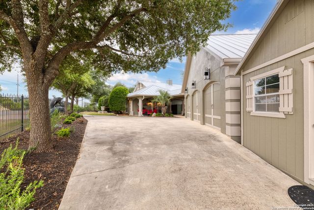 948 Cougar, Canyon Lake, TX 78133