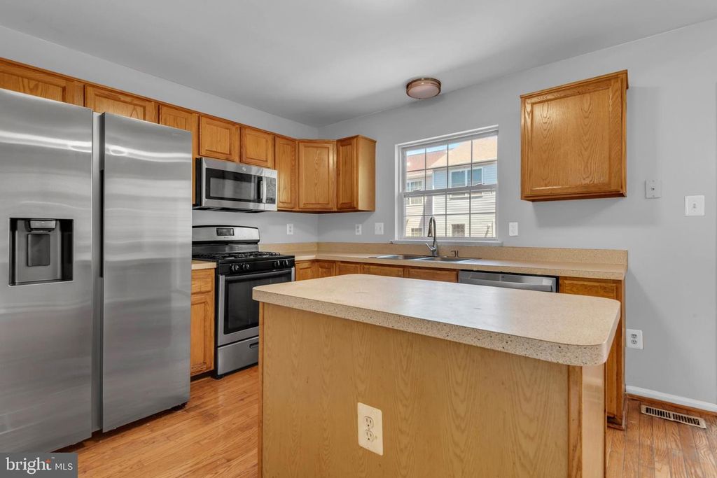 Image 14 of property listing at 12217 SWEETWOOD PL, Waldorf, MD 20602