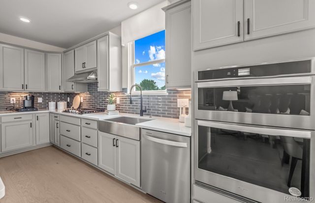 42791 Arbor Drive, Clinton Charter Township, MI 48038