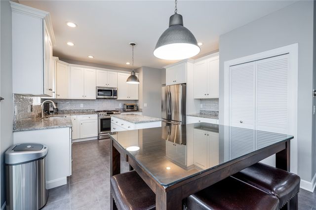 207 High Stone Cir, Henrietta, NY 14534