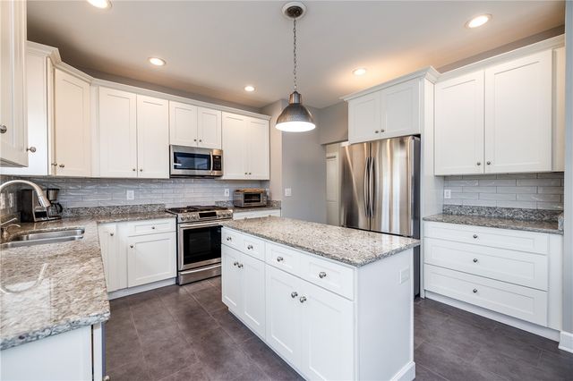 207 High Stone Cir, Henrietta, NY 14534