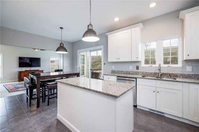 207 High Stone Cir, Henrietta, NY 14534