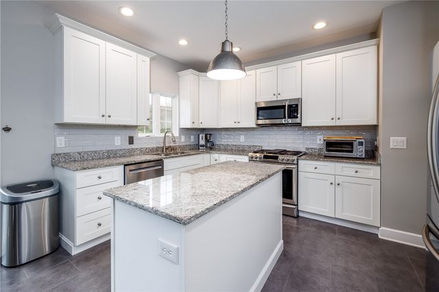 207 High Stone Cir, Henrietta, NY 14534