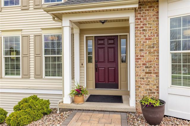 207 High Stone Cir, Henrietta, NY 14534