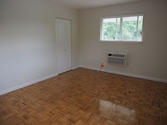 10 Longwood Dr 10, Andover, MA 01810