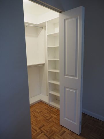 10 Longwood Dr 10, Andover, MA 01810