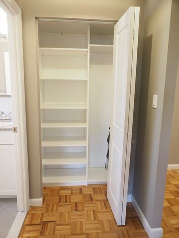 10 Longwood Dr 10, Andover, MA 01810