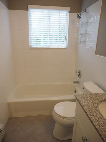 10 Longwood Dr 10, Andover, MA 01810