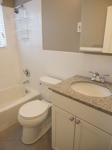 10 Longwood Dr 10, Andover, MA 01810