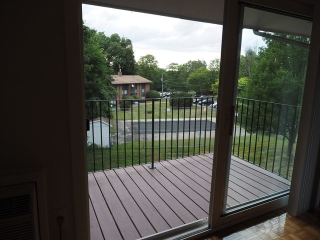 10 Longwood Dr 10, Andover, MA 01810