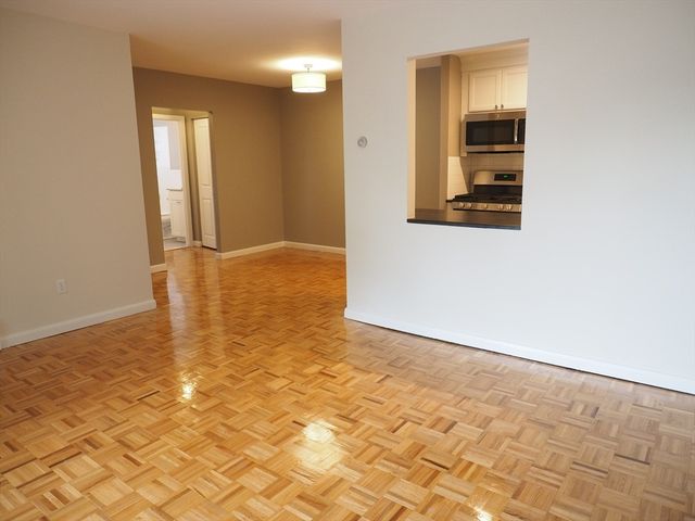 10 Longwood Dr 10, Andover, MA 01810