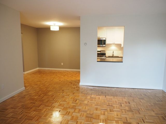 10 Longwood Dr 10, Andover, MA 01810