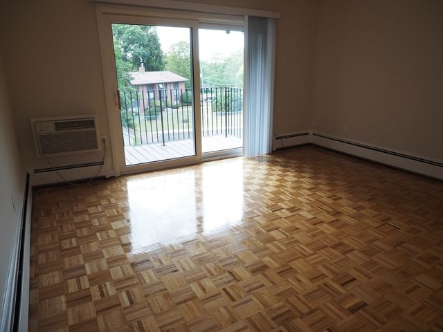 10 Longwood Dr 10, Andover, MA 01810