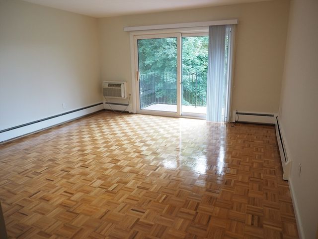 10 Longwood Dr 10, Andover, MA 01810