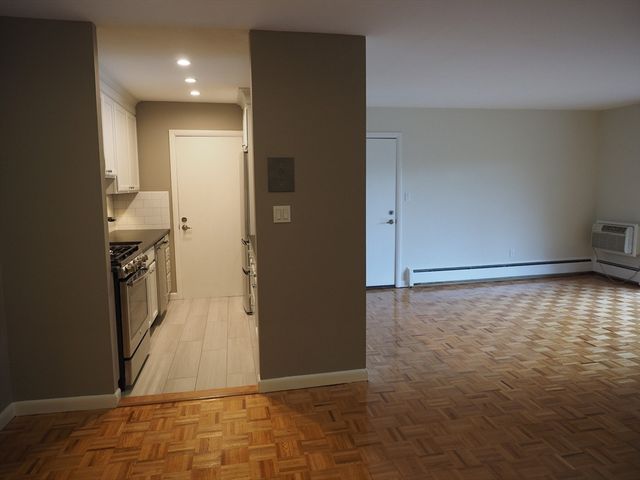 10 Longwood Dr 10, Andover, MA 01810