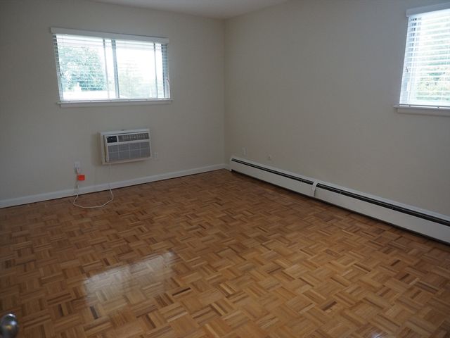 10 Longwood Dr 10, Andover, MA 01810