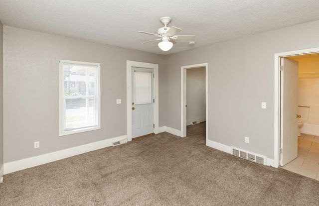911 Leland Avenue, Des Moines, IA 50315